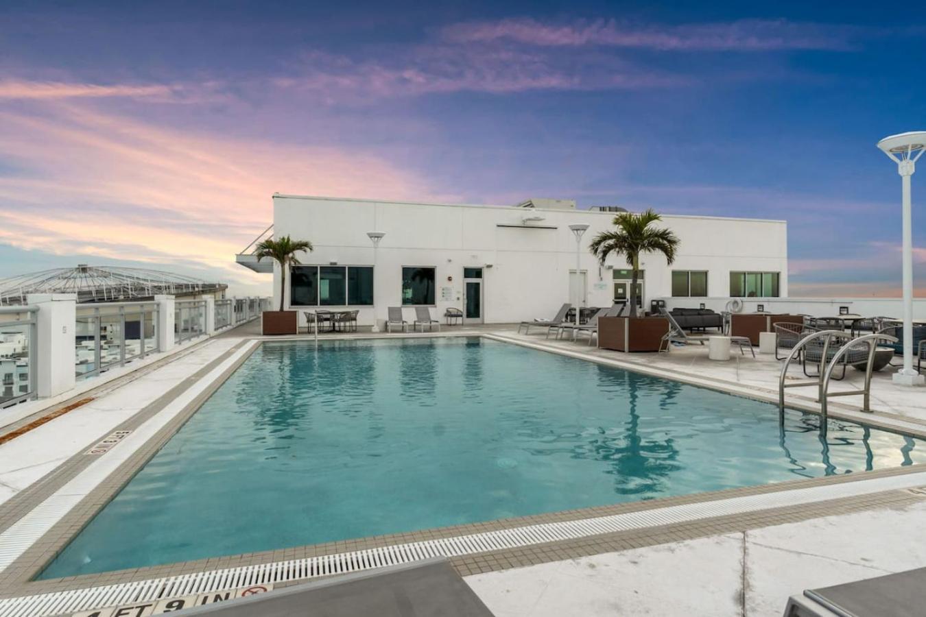 Modern 2 Bed Getaway Steps From Tropicana Field St. Petersburg Esterno foto
