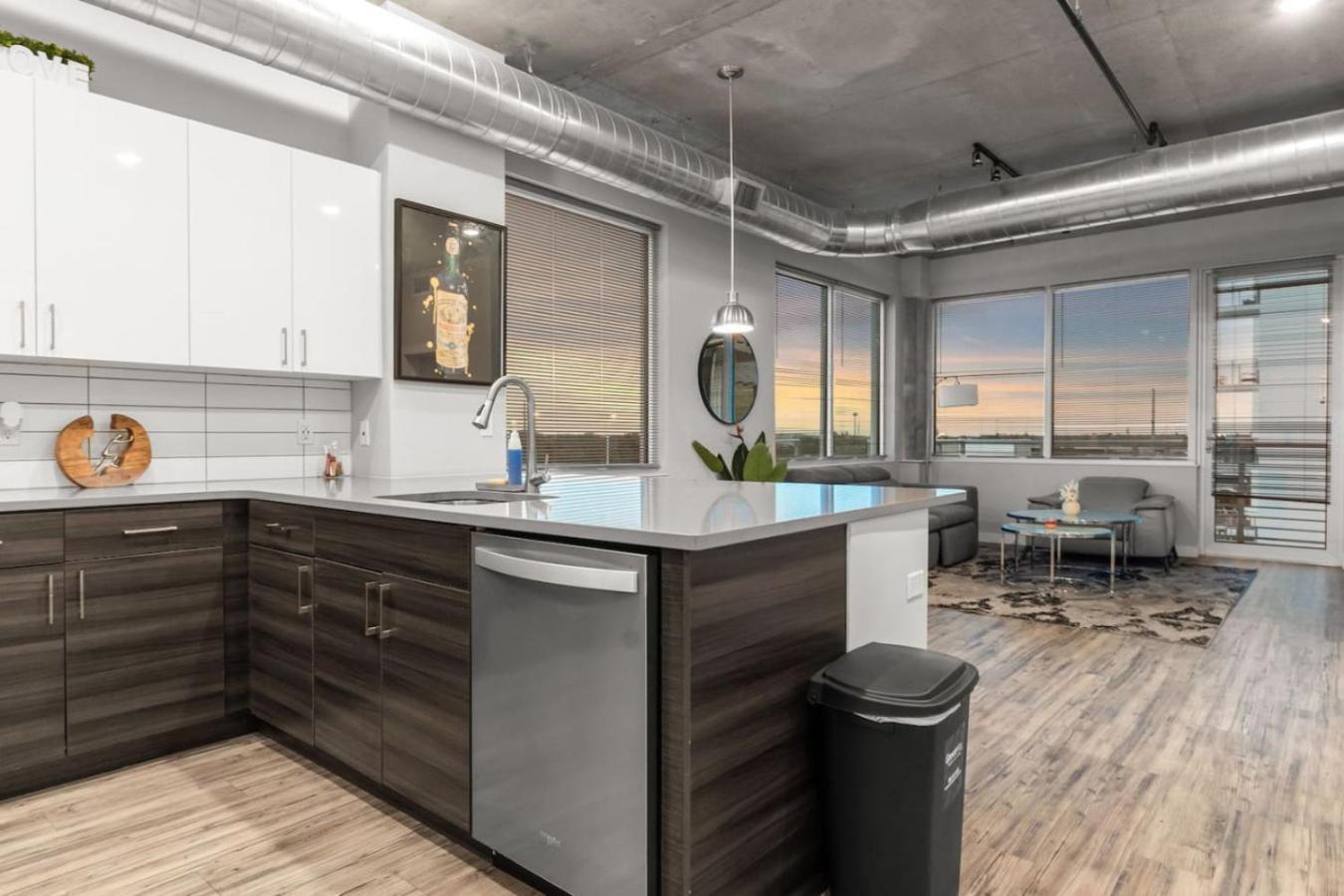 Modern 2 Bed Getaway Steps From Tropicana Field St. Petersburg Esterno foto