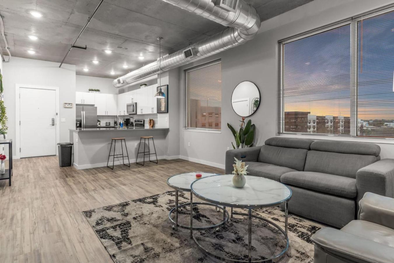 Modern 2 Bed Getaway Steps From Tropicana Field St. Petersburg Esterno foto